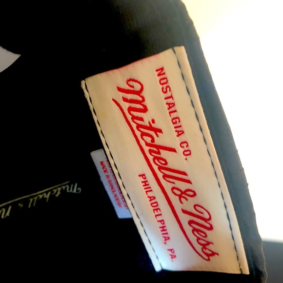 Raptors “North” Mitchell & Ness Hat (Black & Gold) - Picture 6 of 9